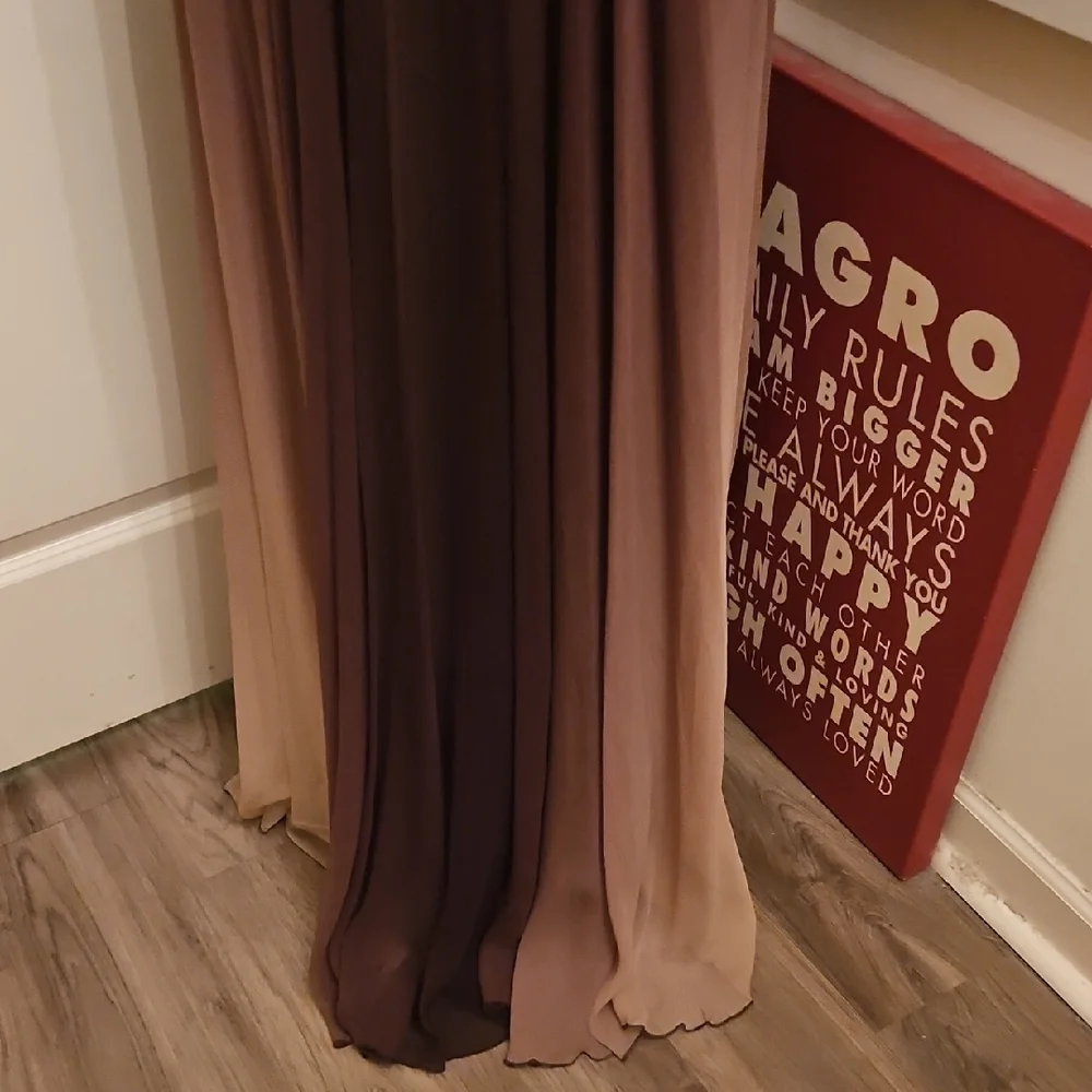 BCBGMaxAzria Beige Label Close-Up - Picture 5 of 10